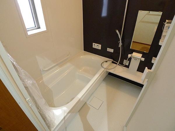 Bathroom. 4 Building