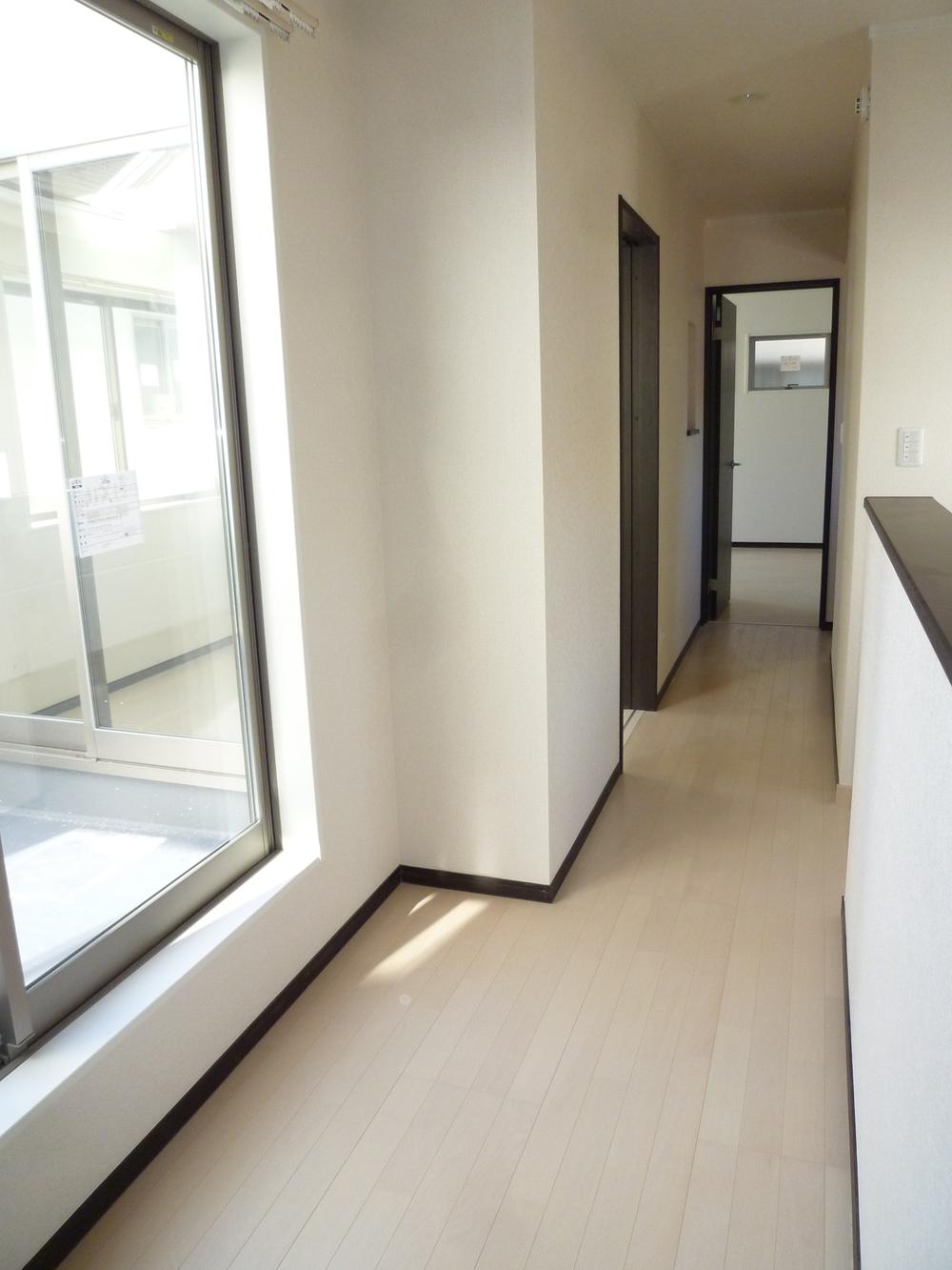 Other introspection.  [Our construction cases] Corridor facing the roof balcony