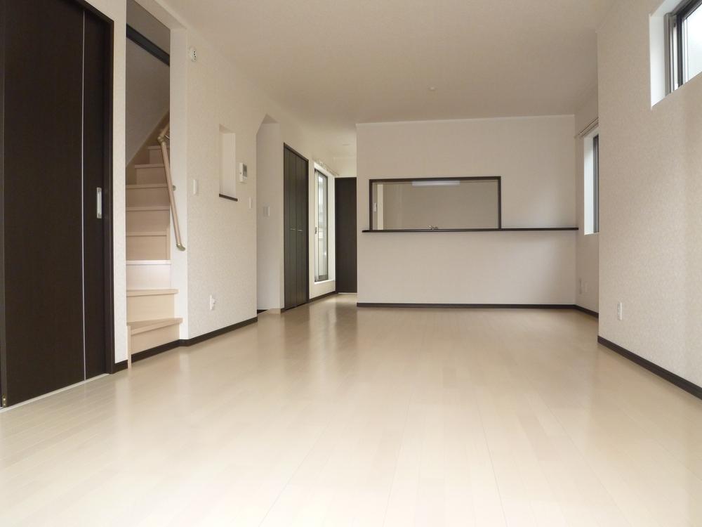 Living.  [Our construction cases] Counter kitchen bouncing of conversation while the housework