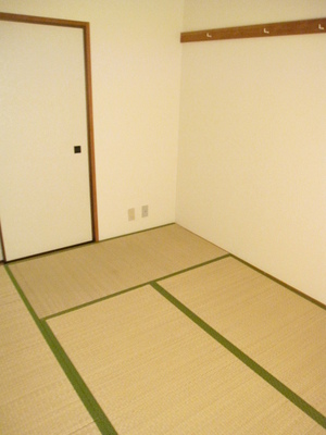 Living and room. I'm glad tatami rooms in futon faction