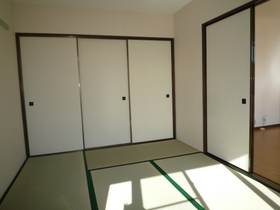 Living and room. 6 Pledge Japanese-style room
