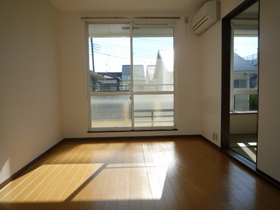 Living and room. 6 Pledge Western-style