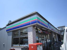 Convenience store. Three F until the (convenience store) 900m