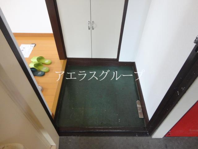 Entrance. Arrange for your favorite over the shoe box