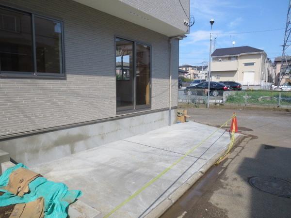 Parking lot. It is parked easy parking