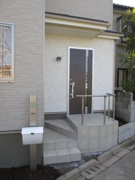 Entrance. Monitor with intercom of peace of mind