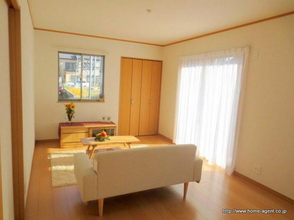 Living. There is a room