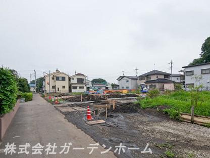 Local photos, including front road. Local (July 2013) Shooting