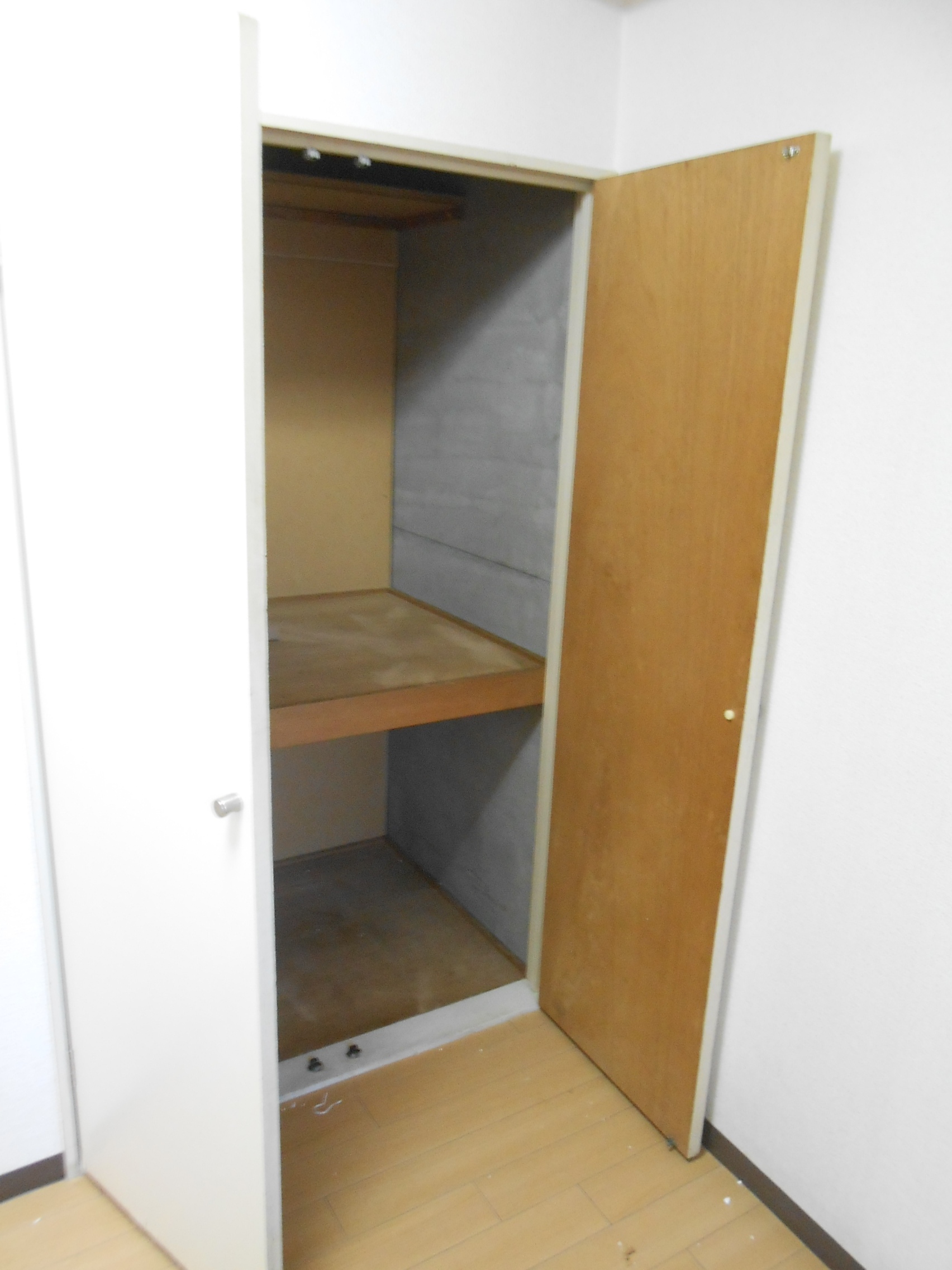 Receipt. Storage of closet