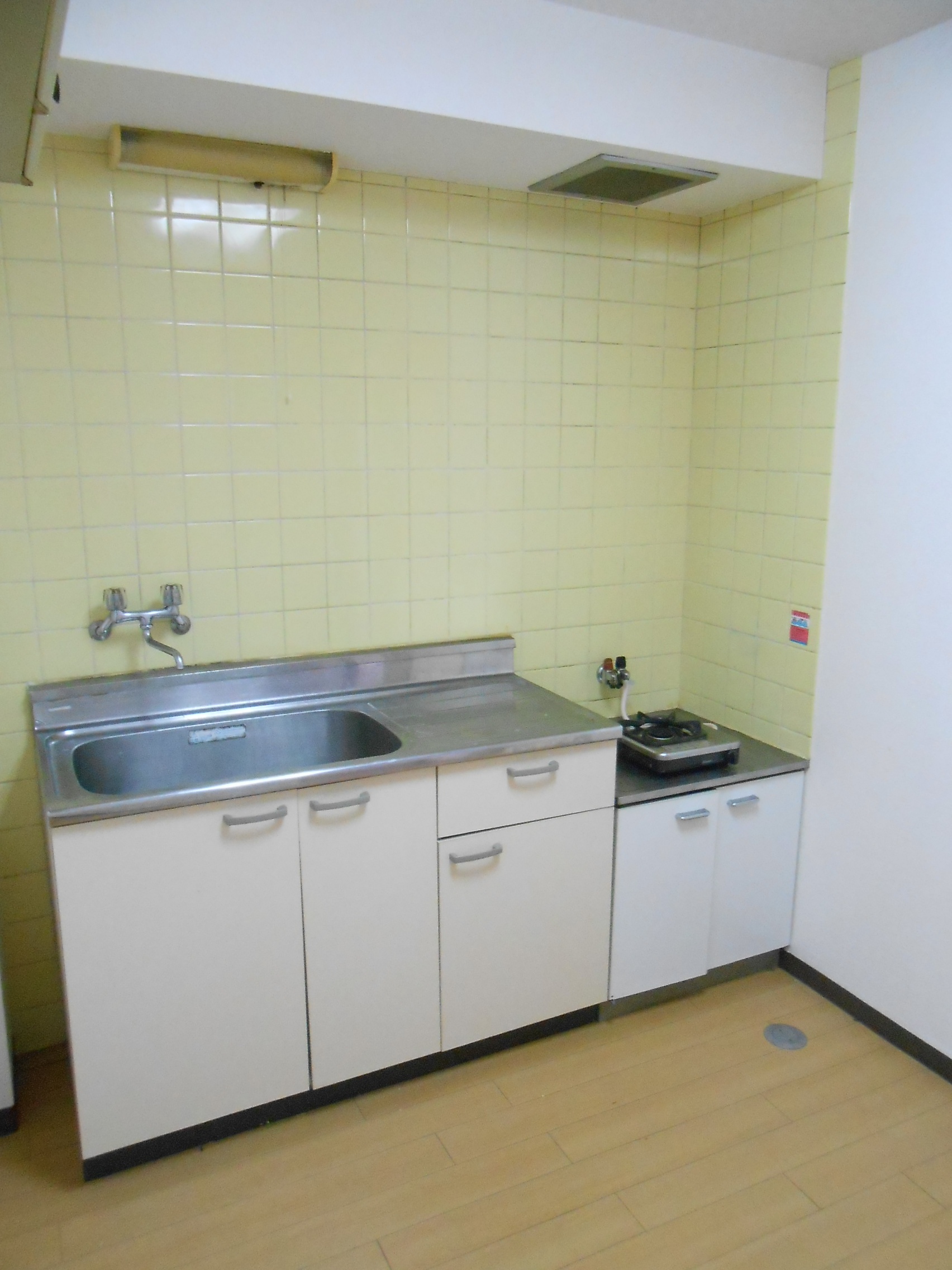 Kitchen. Two-burner gas stove installation Allowed