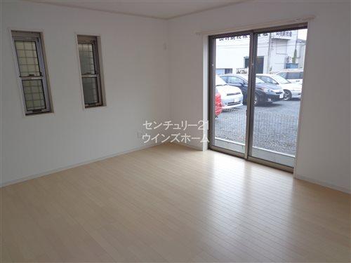 Living. LDK spacious is a large space of 18 tatami room