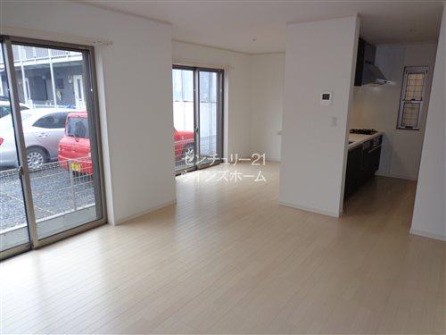 Living. LDK spacious is a large space of 18 tatami room