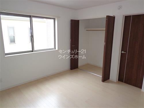 Non-living room. Second floor 8 quires Western-style