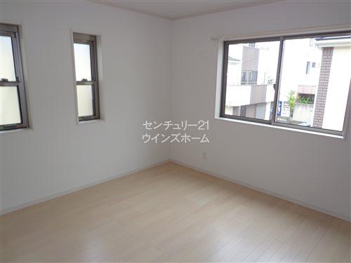 Non-living room. Second floor 8 quires Western-style