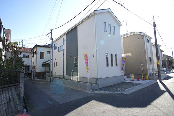 Local photos, including front road. Local (11 May 2013) Shooting