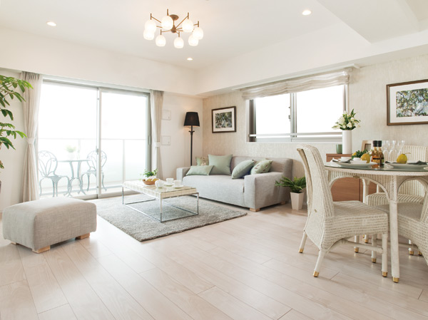 Living.  [living ・ dining] <Grobel The ・ Garden Was asked in the living room of Kawaguchi> is, It is a space to meet the variety of life style that is different for each family. For example, living ・ Dining is important to the peace, such as coming full of nature and a smile .... We prepared a fine house that leads casual everyday to a more lovely moments.  ※ All interior photos of the web is A2 type. Some optional specifications (surcharge ・ Including the application deadline Yes).