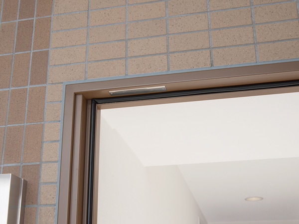 earthquake ・ Disaster-prevention measures.  [Tai Sin entrance door] Entrance door has adopted a pair Shin door frame to prevent become accident can not be opened and closed in deformed when a large earthquake.