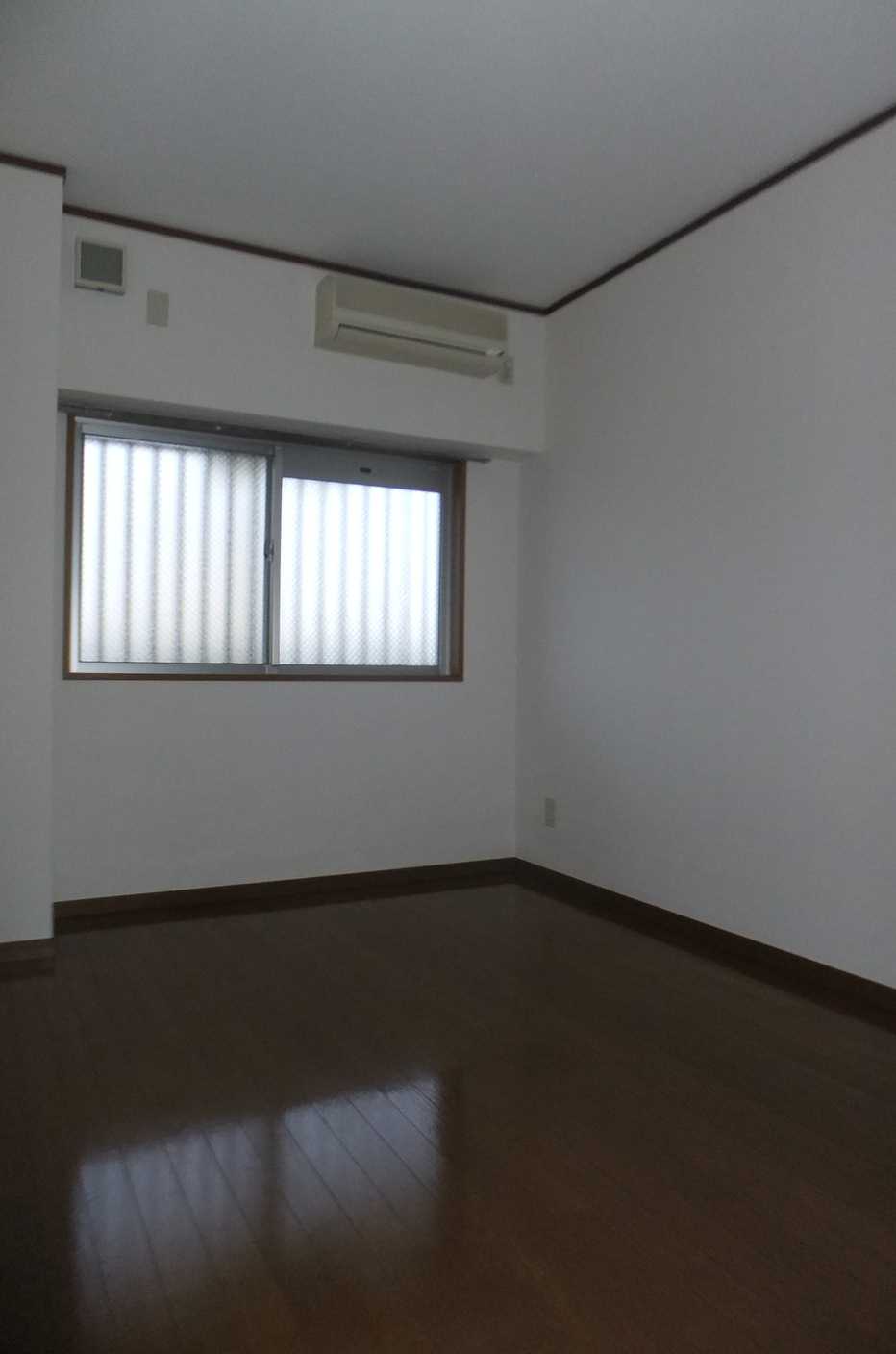 Other room space. Each room, Air-conditioned