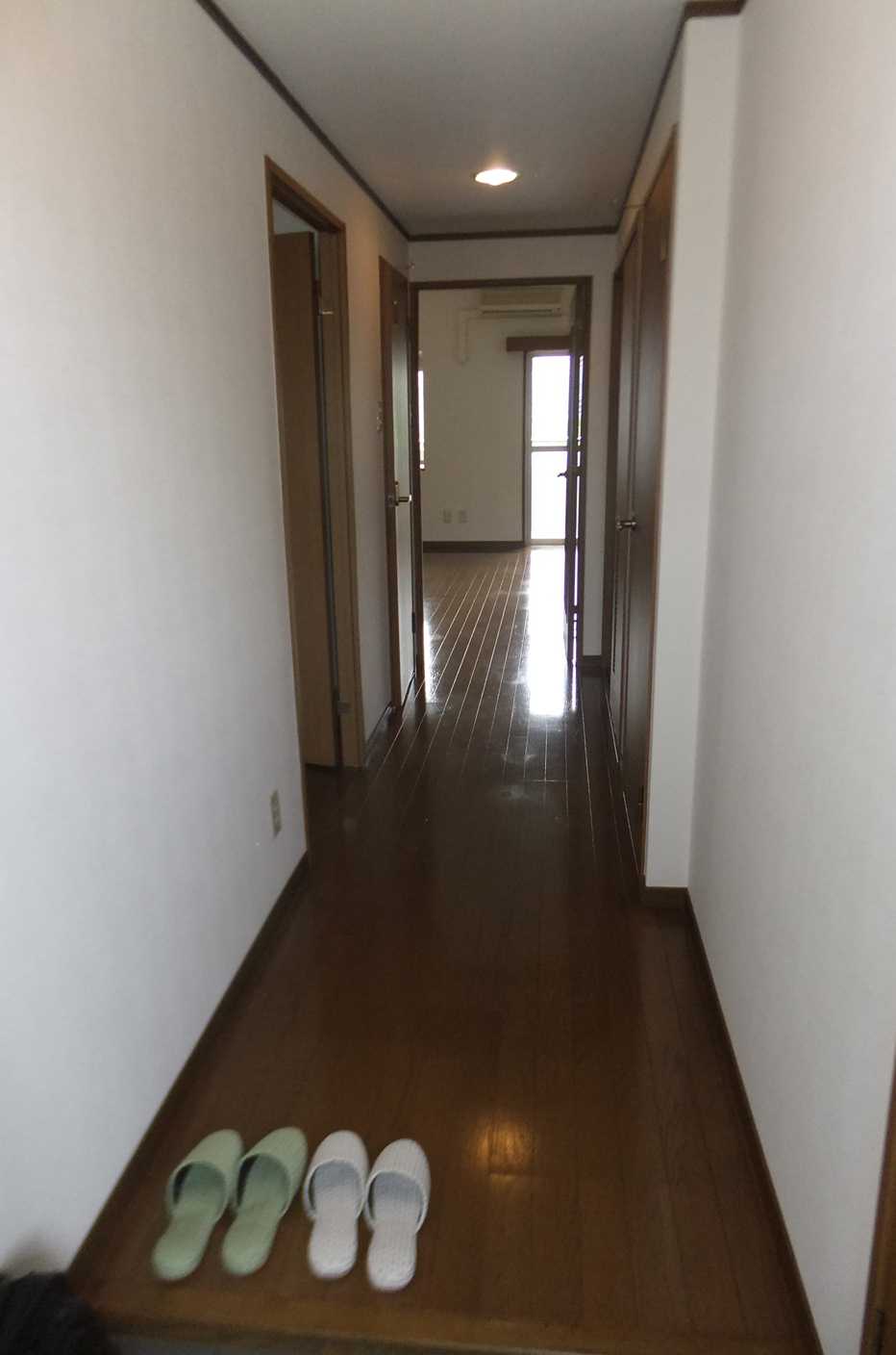 Entrance. All flooring