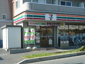 Convenience store. 450m to Seven-Eleven (convenience store)
