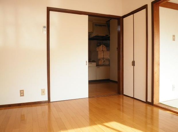 Living and room. Separate reference is a picture