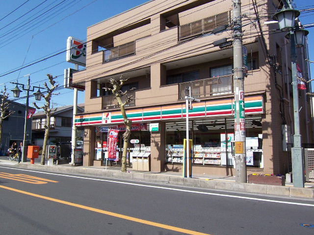 Convenience store. Seven-Eleven (convenience store) up to 100m