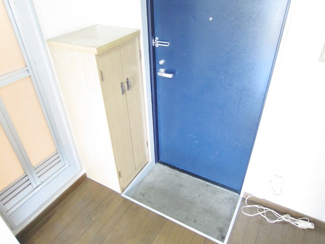 Entrance. Entrance storage is equipped