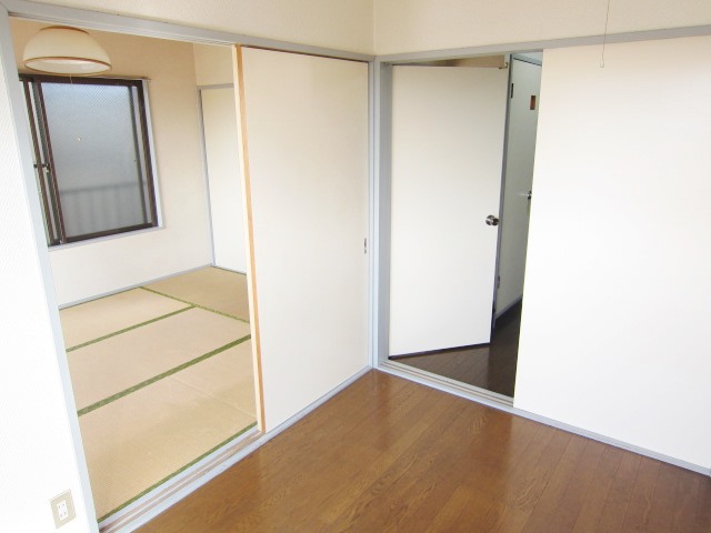 Living and room. This room sorting type