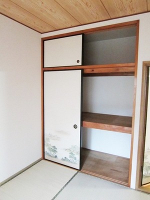 Living and room. Japanese-style room 6 tatami Storage between 1