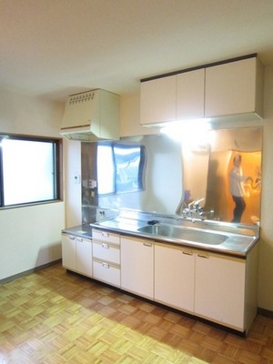 Kitchen. Kitchen gas stove can be installed with a window