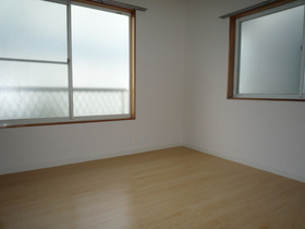 Living and room. Western-style 4.5 Pledge