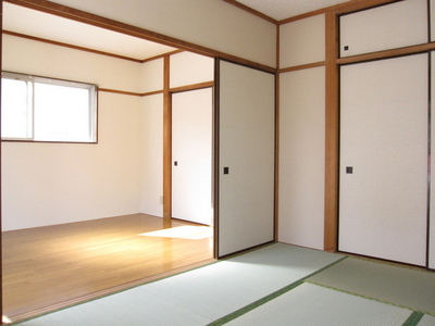 Living and room. You can use spacious