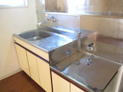 Kitchen. Gas stove can be installed!