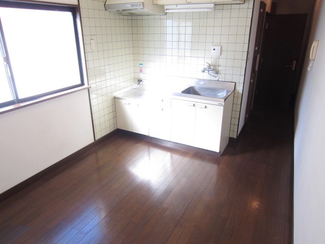 Kitchen. There ventilation window in the kitchen next to