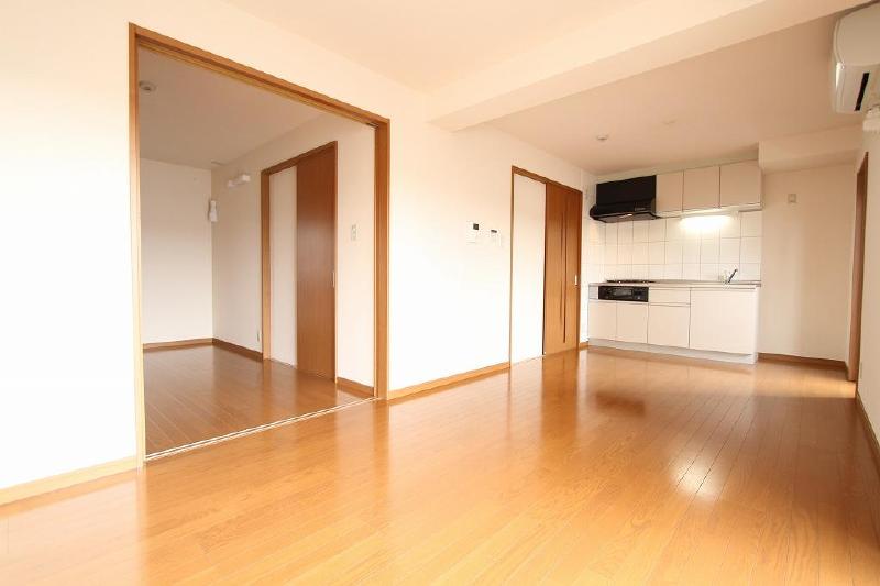 Other room space. Nice usability 1LDK Joinery is also fashionable.