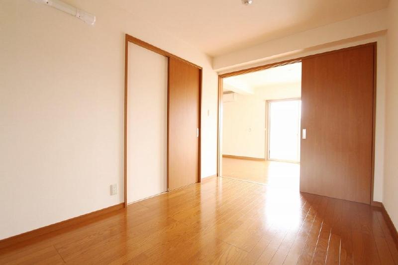 Other room space. Yang also enter well Western-style from the living room