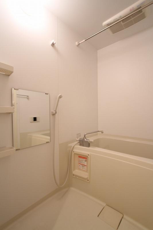 Bath. Add-fired ・ Drying ・ heating ・ Cool breeze ・ Bathroom with a ventilation function