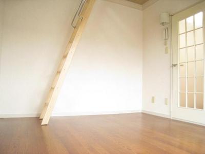 Living and room. Dihedral angle lighting room