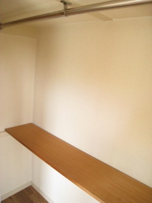 Receipt. There is spacious closet!