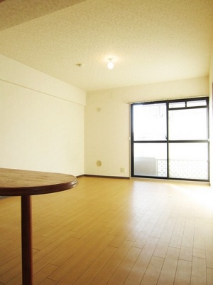 Living and room. Day is good in a wide living room