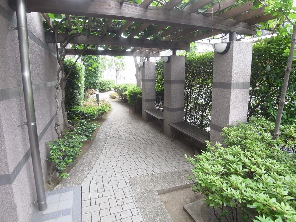 Other common areas. Mansion in the green road