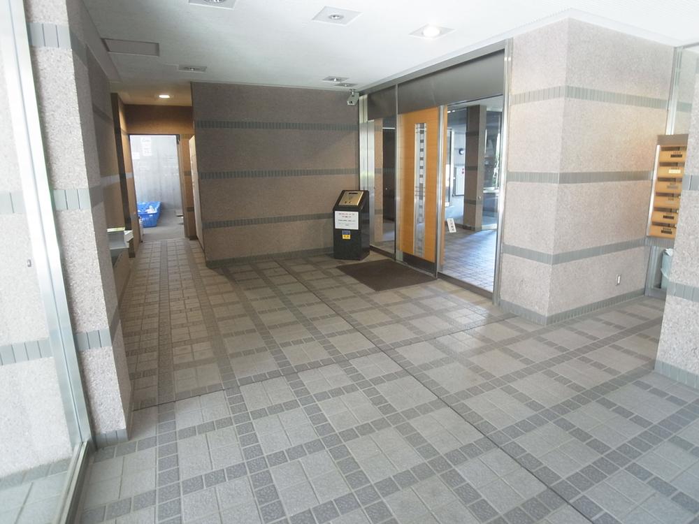 Entrance. Auto-lock with a TV monitor