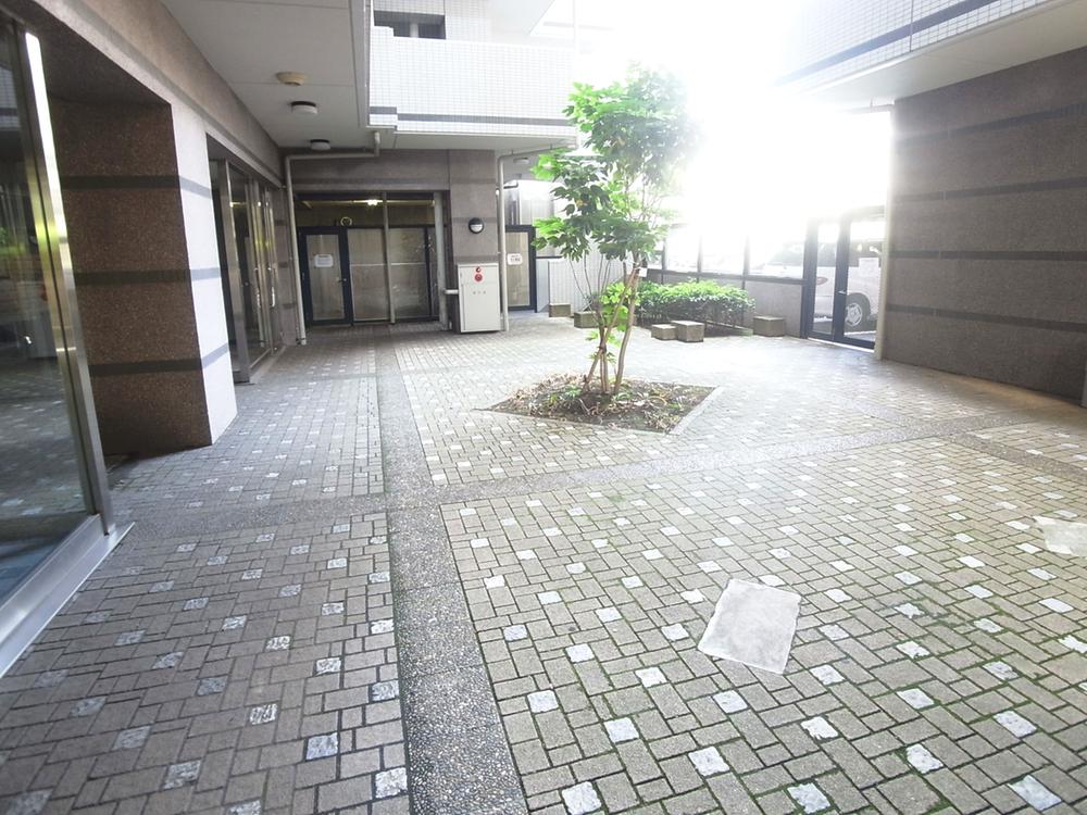 Other common areas. Apartment courtyard