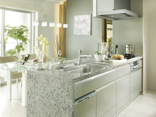 Kitchen.  [KITCHEN] High-quality kitchen and stuck to function even in the design. Adopt an accommodating and excellent advanced equipment to design and functionality in the kitchen. Height of quality will lead to the realization of it is fine living.