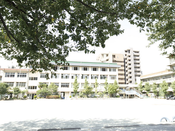 Surrounding environment. Municipal Saiwaicho elementary school (about 280m ・ 4-minute walk)