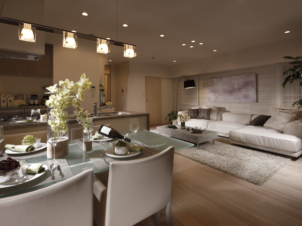 Room and equipment.  [LIVING DINING ROOM] Space filled with grace and moisture flowing elegant time. Following publication photograph of the model room ・ D2 type thing that was taken (menu 2). (Including the portion paid option ・ Application deadline Yes)