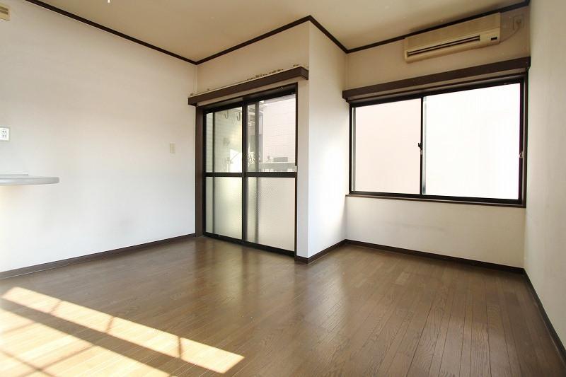 Living and room. Key exchange costs our burden