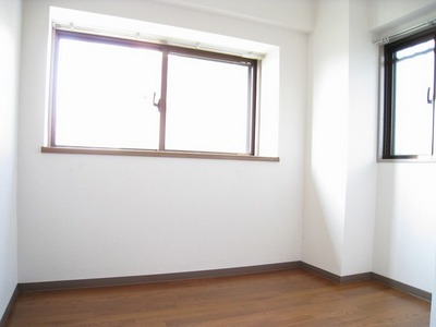 Living and room. Lighting in the two-sided window ◎ ventilation ◎