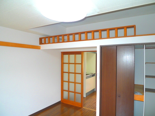 Other room space. Apartment with loft! !