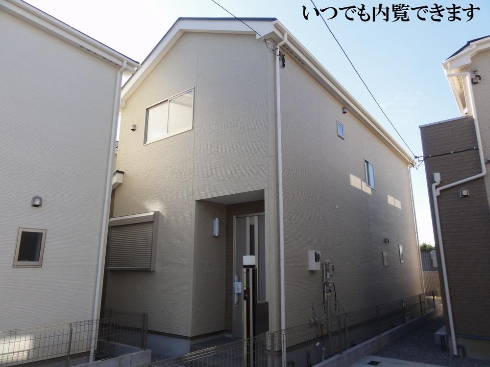 Local appearance photo. Local (11 May 2013) Shooting Car space two Allowed Zenshitsuminami direction Face-to-face kitchen  ※ We completed You can preview any time. Please feel free to contact us. 